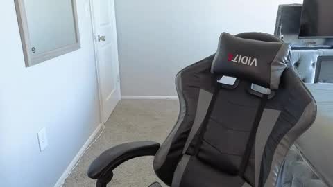 Snapshot of july_and_erick chatting on 12, 10, 2025 july online show from 12, 10, 2025