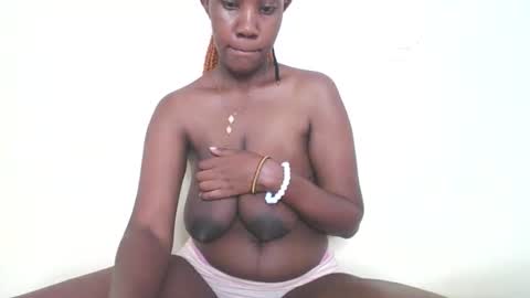 Snapshot of junebeiby chatting on 20, 3, 2026 queen online show from 20, 3, 2026