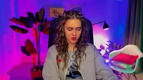 junewoods online show from 22, 11, 2025