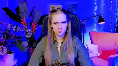 Snapshot of junewoods chatting on 3, 3, 2026 junewoods online show from 3, 3, 2026