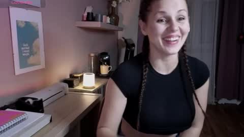 Snapshot of just_honey4u chatting on 19, 9, 2025 just_honey4u online show from 19, 9, 2025