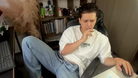 Snapshot of just_thatguy_ chatting on 20, 10, 2025 know me online show from 20, 10, 2025