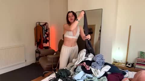 Snapshot of justbecauseiloveit chatting on 13, 4, 2026 Billie B William online show from 13, 4, 2026