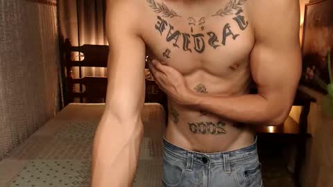 justine_hunk online show from 13, 1, 2025