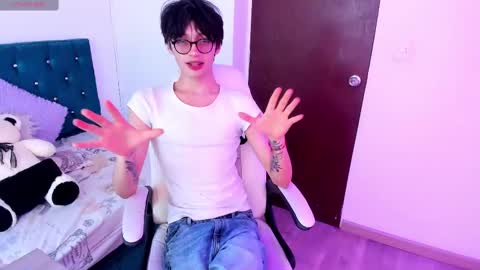 juuli_ross_ online show from 7, 3, 2025