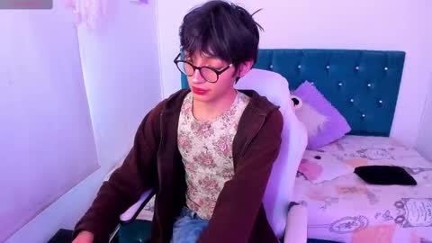 juuli_ross_ online show from 8, 3, 2025