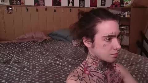 Snapshot of juuzou_kit chatting on 12, 3, 2026 Juuzou hehim u can call me Juz online show from 12, 3, 2026