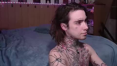 Snapshot of juuzou_kit chatting on 20, 3, 2026 Juuzou hehim u can call me Juz online show from 20, 3, 2026