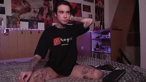 Snapshot of juuzou_kit chatting on 31, 3, 2026 Juuzou hehim u can call me Juz online show from 31, 3, 2026