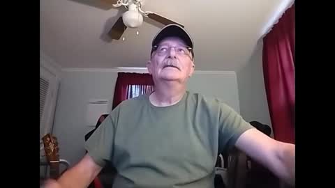 Snapshot of kabriggs136 chatting on 4, 12, 2024 kabriggs136 online show from 4, 12, 2024