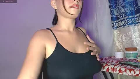 Snapshot of kade_01 chatting on 2, 10, 2025 Kade  Anne online show from 2, 10, 2025