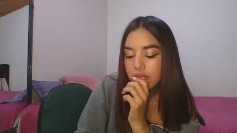 KAHELIINDEPENDENT MODEL online show from 23, 1, 2025