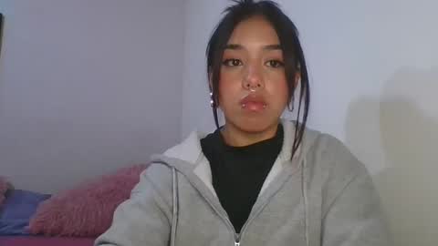 KAHELIINDEPENDENT MODEL online show from 15, 2, 2025