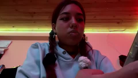 KAHELIINDEPENDENT MODEL online show from 16, 2, 2026