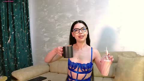 Kaila Lewis online show from 16, 4, 2026