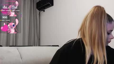 Snapshot of kailyn_moen01 chatting on 2, 3, 2025 Kailyn online show from 2, 3, 2025