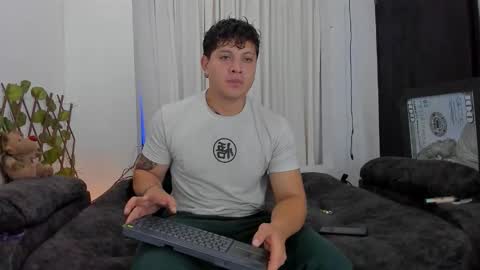 Snapshot of kaledd_musclee chatting on 23, 10, 2025 Kaledd musclees room Master online show from 23, 10, 2025