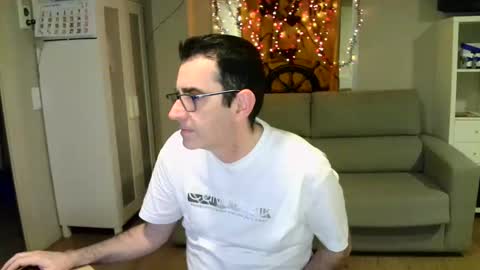 Snapshot of kalem48 chatting on 15, 12, 2024 MusicMen49 online show from 15, 12, 2024