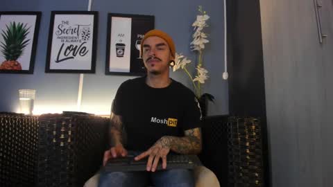 Snapshot of kaletattoos chatting on 15, 10, 2025 Kale online show from 15, 10, 2025