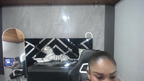 Snapshot of kamala_a chatting on 4, 10, 2025 Kamala. Live 2100 - 600 online show from 4, 10, 2025