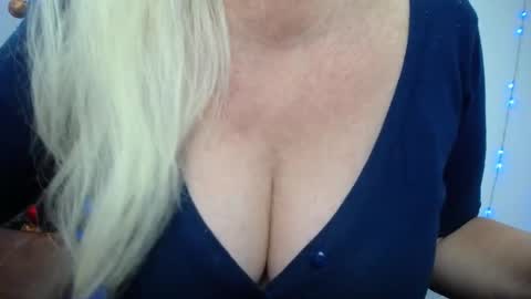 Snapshot of kamaliasim chatting on 1, 12, 2024 KamaliaSim online show from 1, 12, 2024