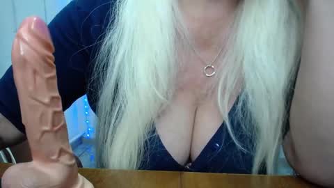 Snapshot of kamaliasim chatting on 17, 1, 2025 KamaliaSim online show from 17, 1, 2025