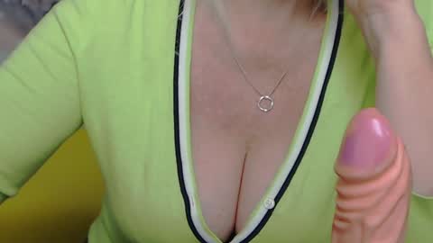 Snapshot of kamaliasim chatting on 26, 1, 2025 KamaliaSim online show from 26, 1, 2025