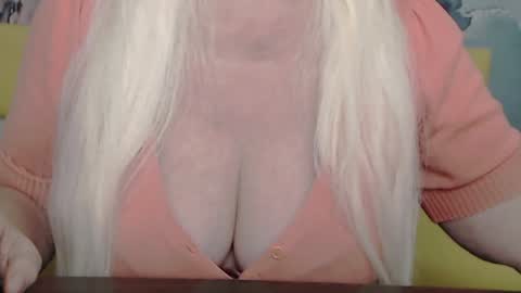 Snapshot of kamaliasim chatting on 4, 2, 2025 KamaliaSim online show from 4, 2, 2025