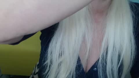 Snapshot of kamaliasim chatting on 15, 2, 2025 KamaliaSim online show from 15, 2, 2025