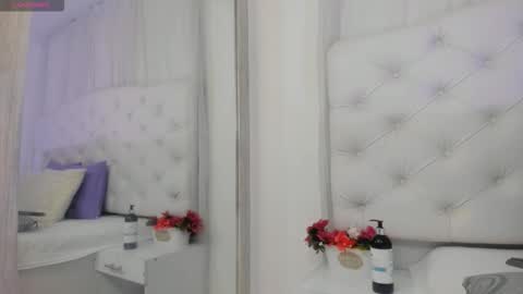 Snapshot of kamila_arias chatting on 2, 10, 2025    online show from 2, 10, 2025