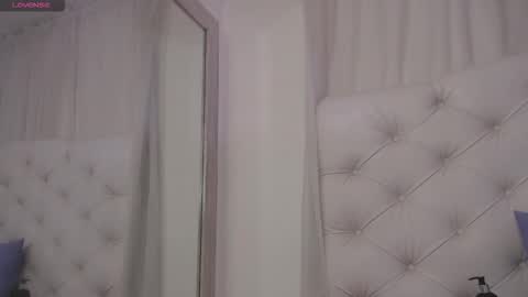Snapshot of kamila_arias chatting on 17, 10, 2025    online show from 17, 10, 2025