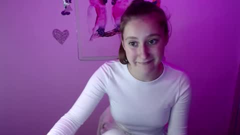 Snapshot of kamilla_love_ chatting on 19, 9, 2025 kamilla_love_ online show from 19, 9, 2025