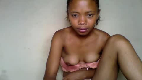 Snapshot of kamillah69 chatting on 1, 12, 2025 kamillah69 online show from 1, 12, 2025