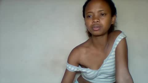 Snapshot of kamillah69 chatting on 2, 12, 2025 kamillah69 online show from 2, 12, 2025