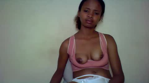 Snapshot of kamillah69 chatting on 4, 12, 2025 kamillah69 online show from 4, 12, 2025