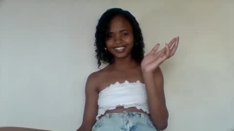 Snapshot of kamillah69 chatting on 15, 12, 2025 kamillah69 online show from 15, 12, 2025