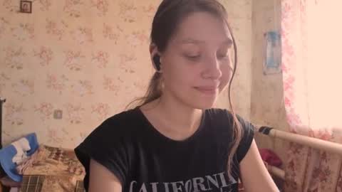 Mari  Simmons online show from 17, 10, 2025