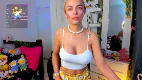 Snapshot of kandygirl_023 chatting on 19, 4, 2026 hello Im Danni online show from 19, 4, 2026