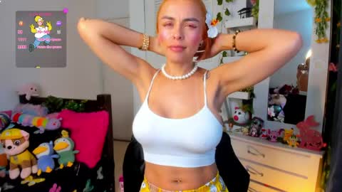 Snapshot of kandygirl_023 chatting on 19, 4, 2026 hello Im Danni online show from 19, 4, 2026