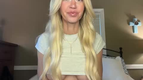 Snapshot of karabearr chatting on 12, 10, 2025 kara online show from 12, 10, 2025