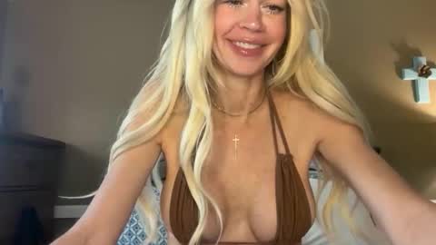 Snapshot of karabearr chatting on 19, 10, 2025 kara online show from 19, 10, 2025