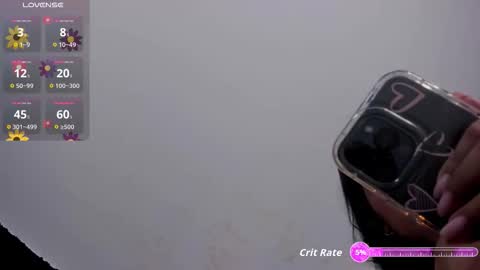 Snapshot of karen_roldan chatting on 4, 10, 2025   online show from 4, 10, 2025