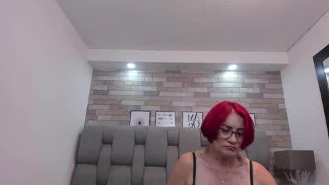 Snapshot of kariinataylor1 chatting on 9, 10, 2025 Karina Taylor online show from 9, 10, 2025
