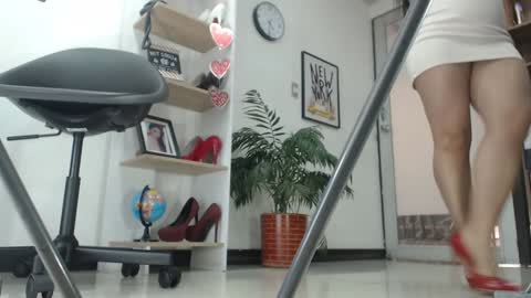 Snapshot of karinbellee chatting on 12, 1, 2025 Karin online show from 12, 1, 2025