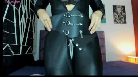 Snapshot of karinna__raven chatting on 13, 5, 2026 KARINNA RAVEN online show from 13, 5, 2026