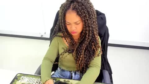Snapshot of karla_cg chatting on 27, 2, 2025 karla_cg online show from 27, 2, 2025