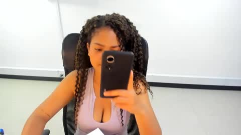 Snapshot of karla_cg chatting on 5, 3, 2025 karla_cg online show from 5, 3, 2025