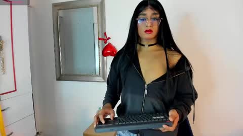 Snapshot of karla_dior chatting on 12, 10, 2025 DIOR  online show from 12, 10, 2025