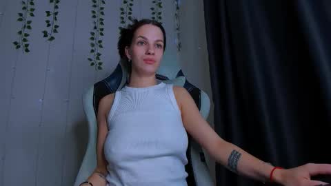 Snapshot of karla_lim chatting on 1, 11, 2025 karla_lim online show from 1, 11, 2025