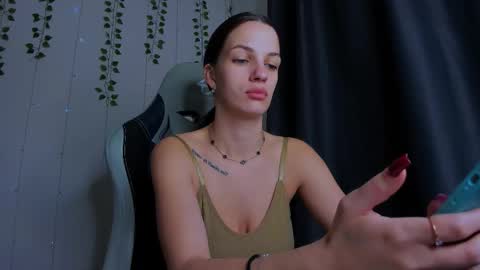 Snapshot of karla_lim chatting on 3, 11, 2025 karla_lim online show from 3, 11, 2025